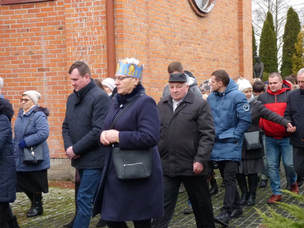 Uliczne jasełka wokół sanktuarium w Mąkolicach