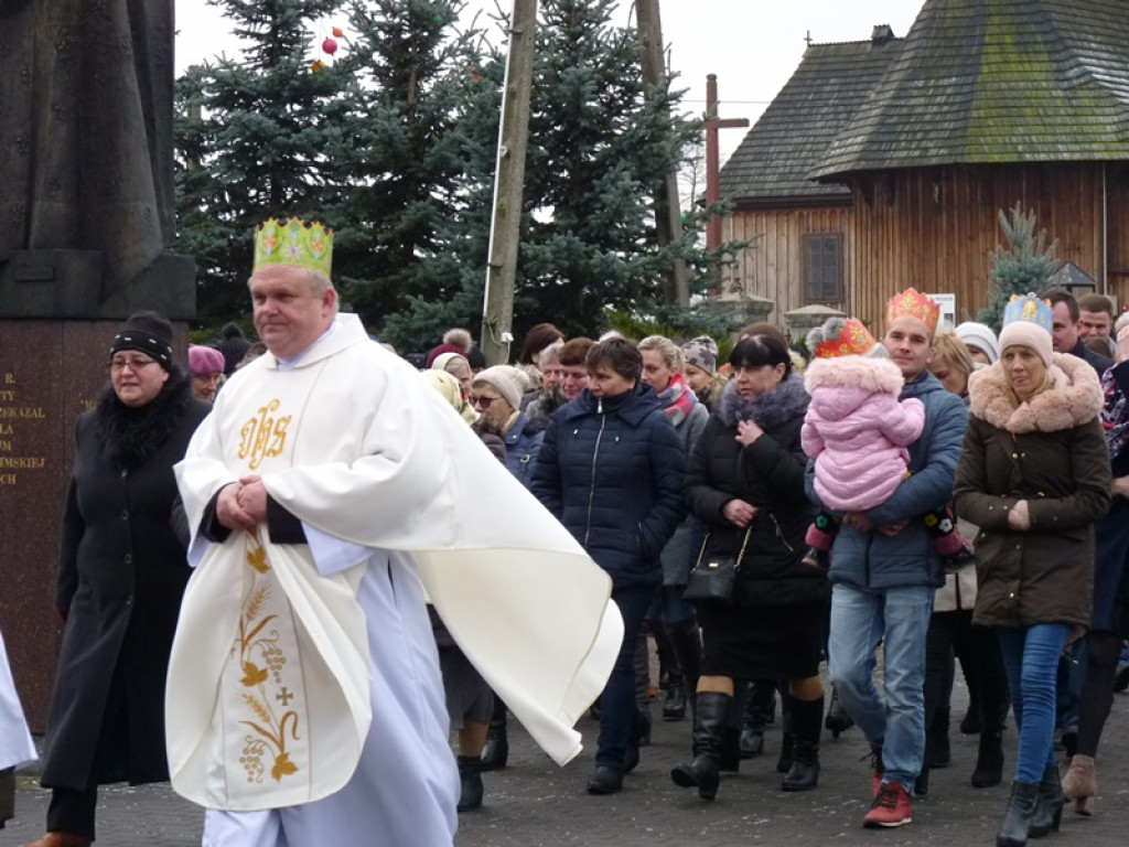 Uliczne jasełka wokół sanktuarium w Mąkolicach