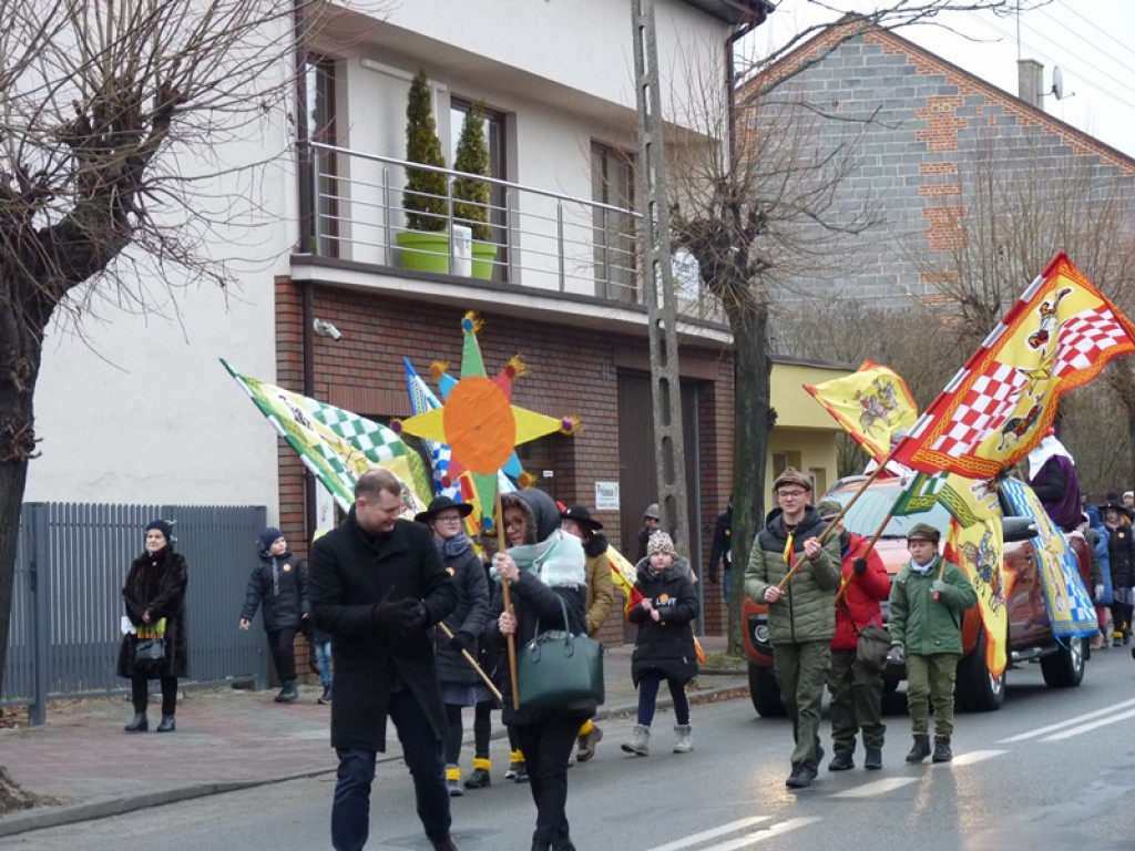 Królewski korowód na ulicach Głowna