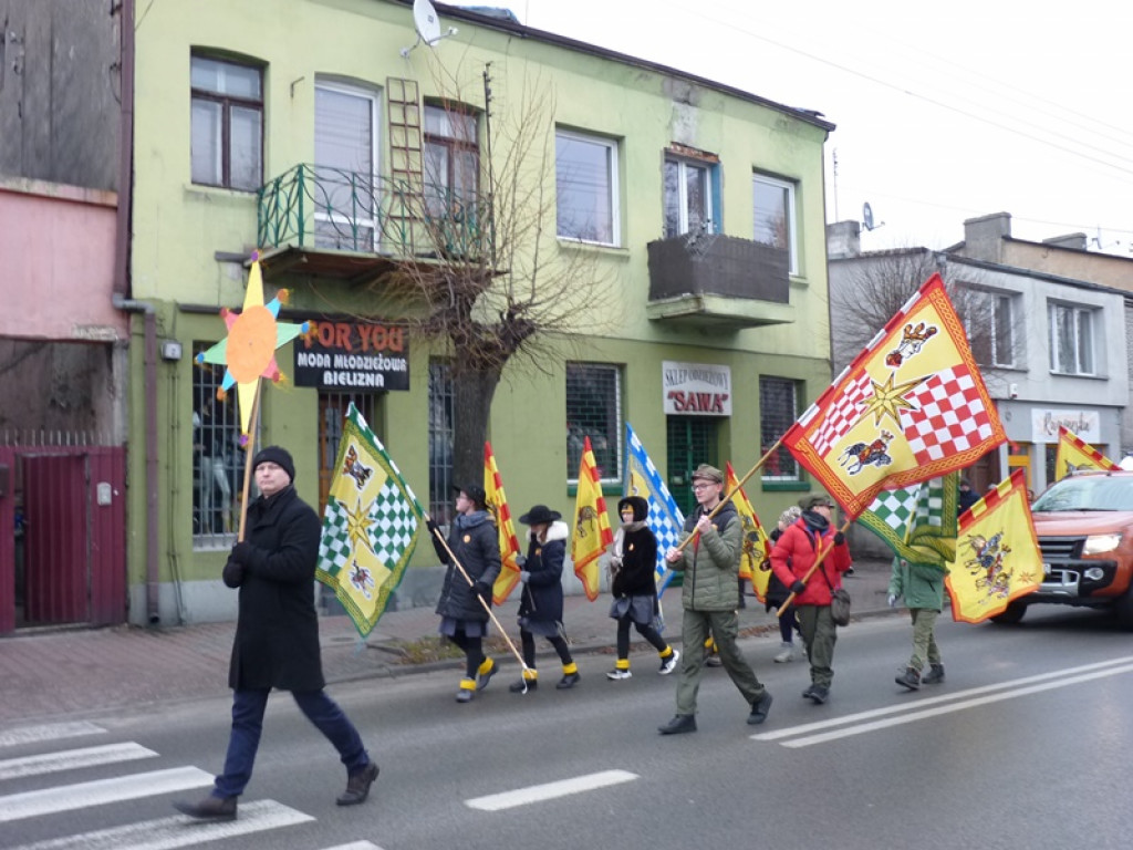 Królewski korowód na ulicach Głowna