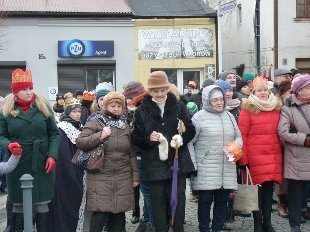 Królewski korowód na ulicach Głowna