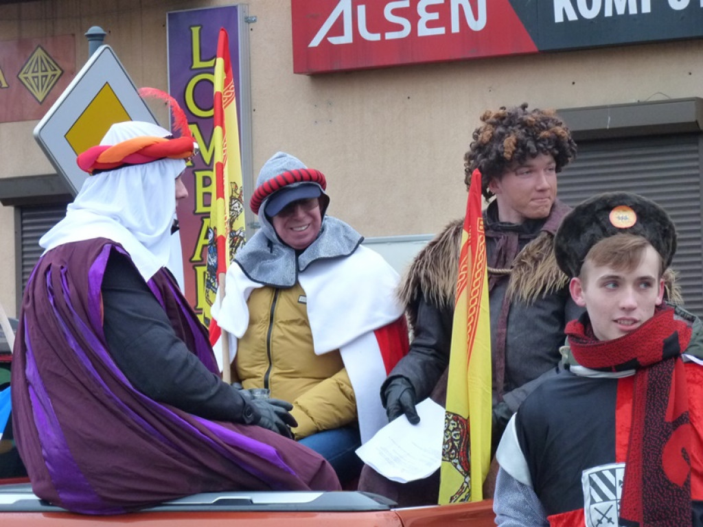 Królewski korowód na ulicach Głowna
