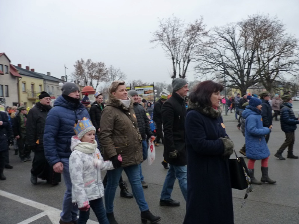 Królewski korowód na ulicach Głowna