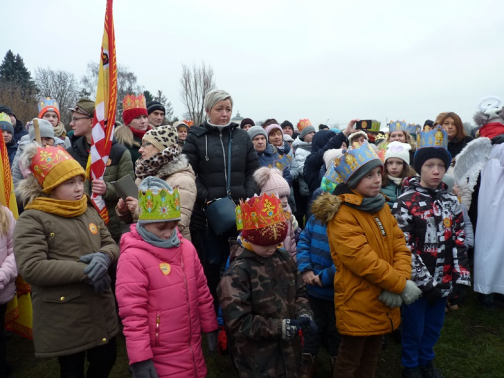 Królewski korowód na ulicach Głowna