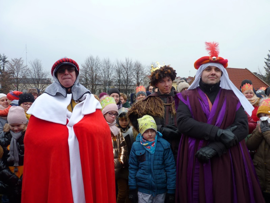 Królewski korowód na ulicach Głowna