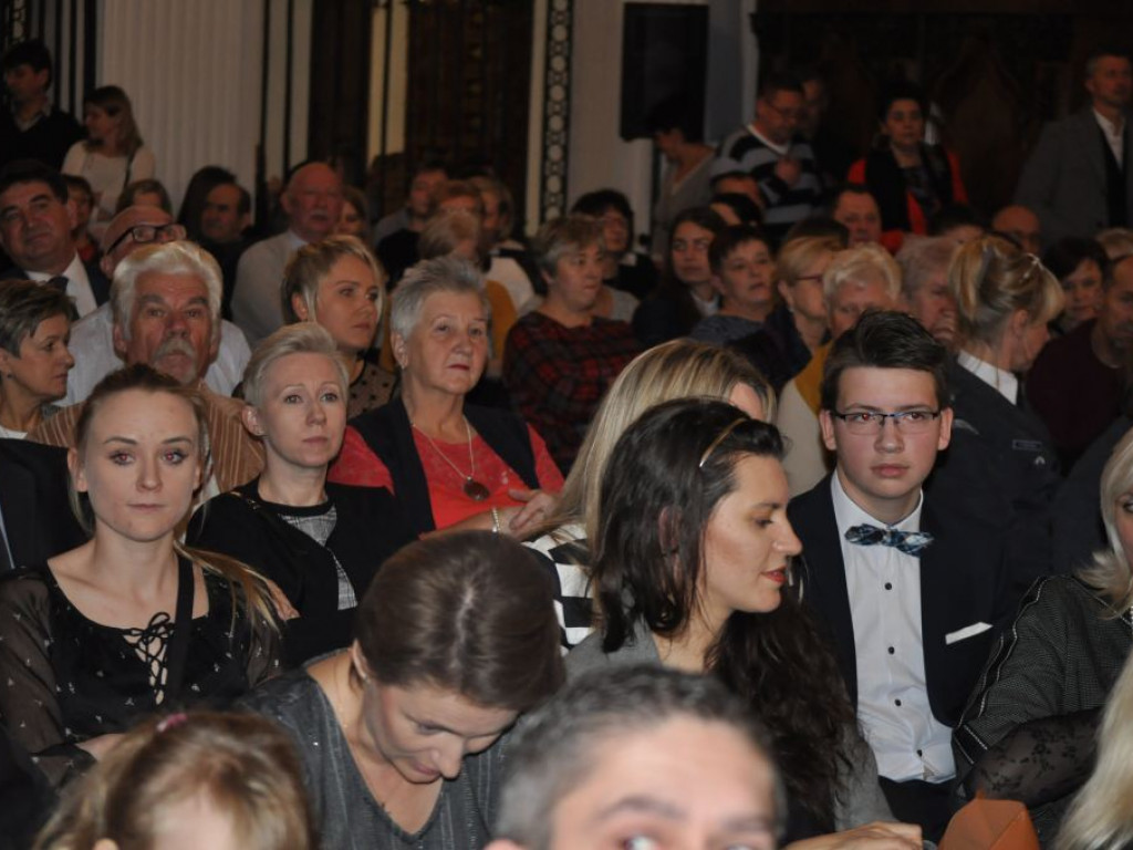 Kolędy śpiewali starosta, drogowcy, policjanci, strażacy i inni