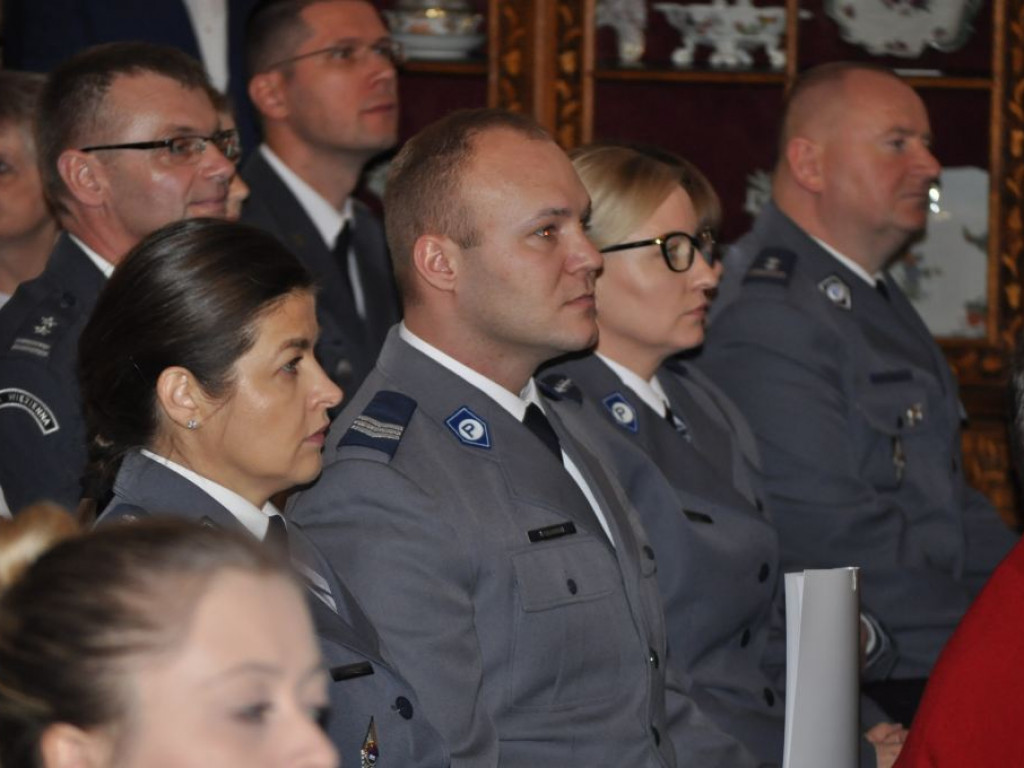 Kolędy śpiewali starosta, drogowcy, policjanci, strażacy i inni