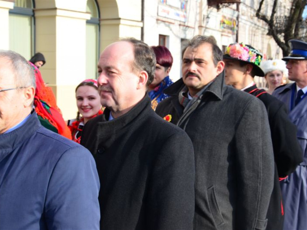 Maturzyści zatańczyli poloneza na Starym Rynku