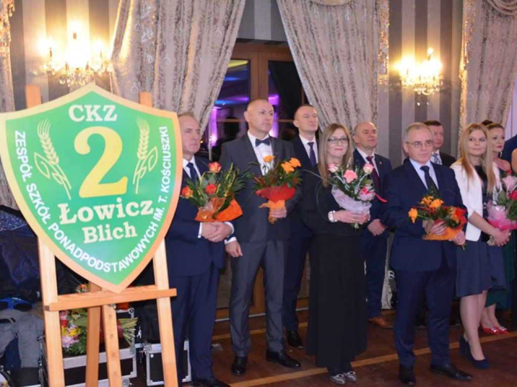 Młodzież blichowska bawi się na studniówce