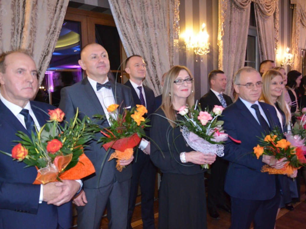 Młodzież blichowska bawi się na studniówce