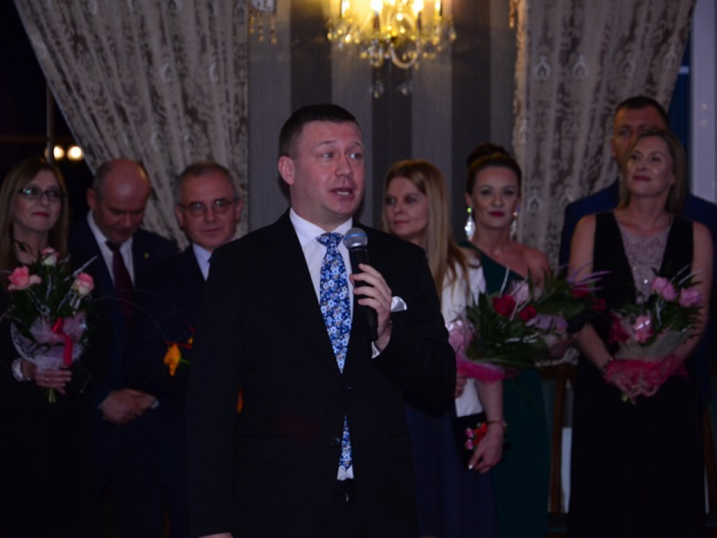Młodzież blichowska bawi się na studniówce