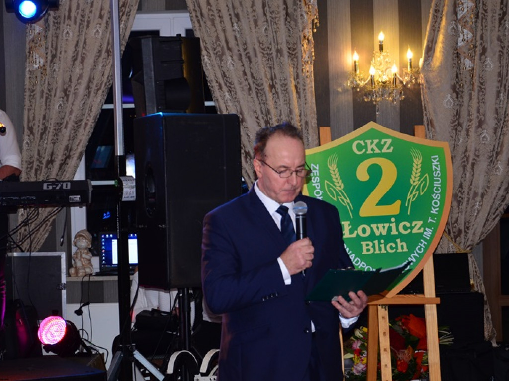 Młodzież blichowska bawi się na studniówce