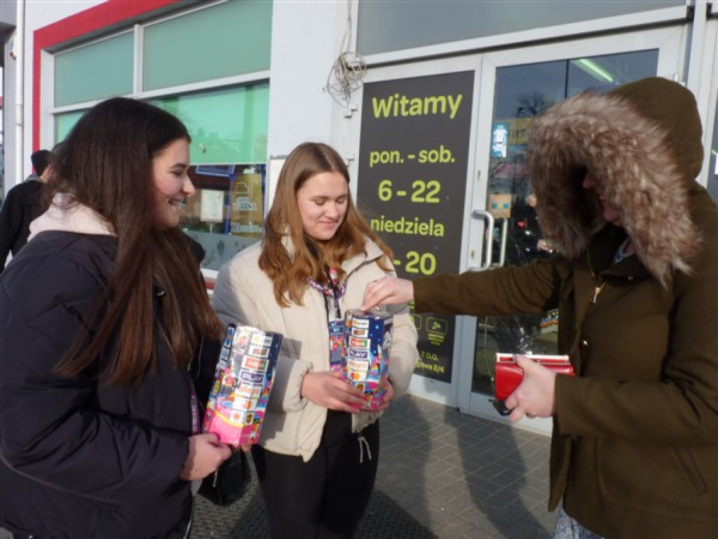 Wolontariusze WOŚP na ulicach Głowna i Strykowa