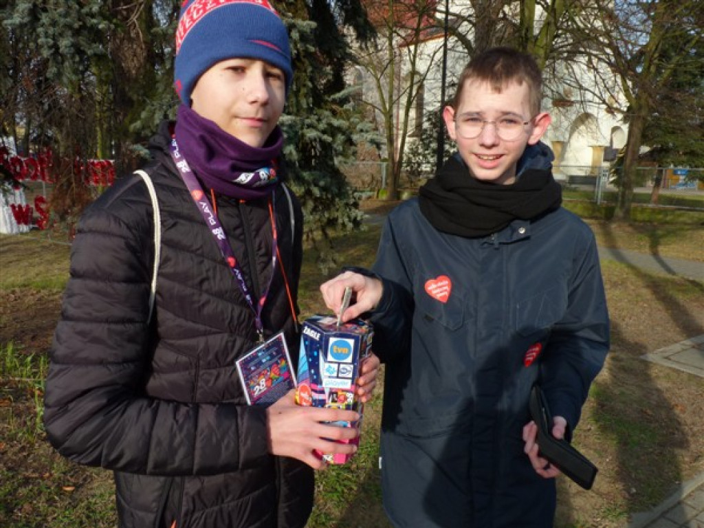 Wolontariusze WOŚP na ulicach Głowna i Strykowa