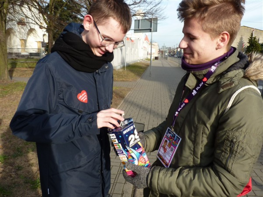 Wolontariusze WOŚP na ulicach Głowna i Strykowa