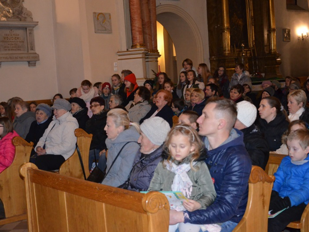 Kolędowanie w kościele Świętego Ducha