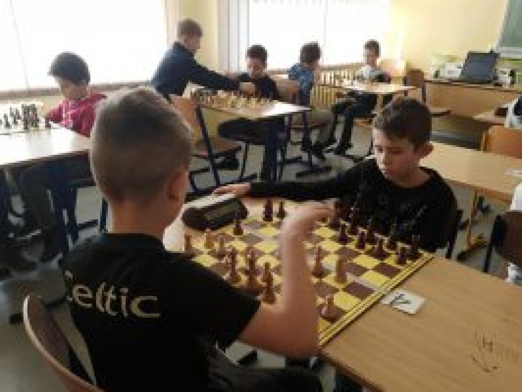 Szachy i warcaby 100-polowe w ferie