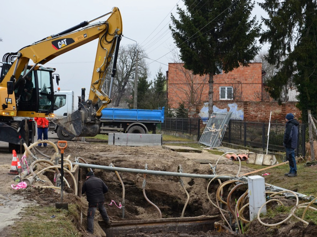 Postępują prace przy budowie kanalizacji w Zielkowicach