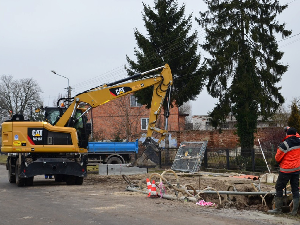 Postępują prace przy budowie kanalizacji w Zielkowicach