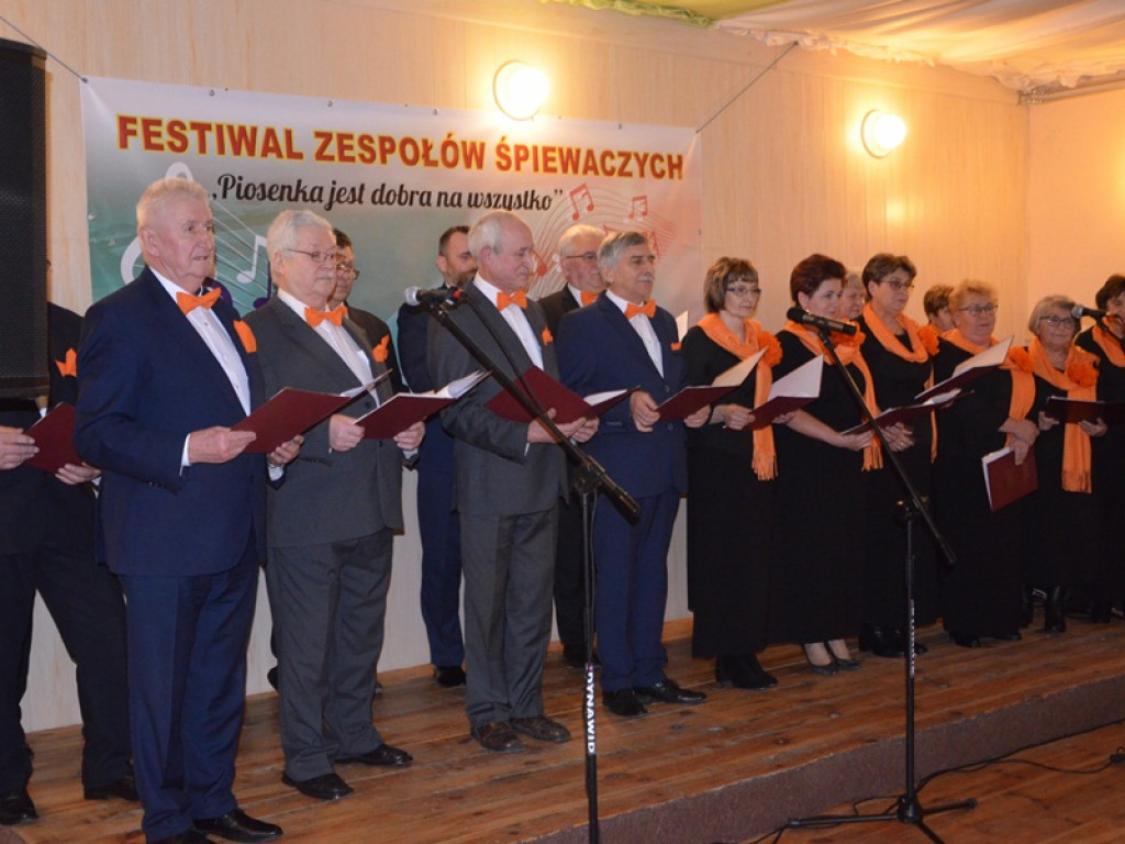 Festiwal Zespołów Śpiewaczych w Jeziorku [zdjęcia]