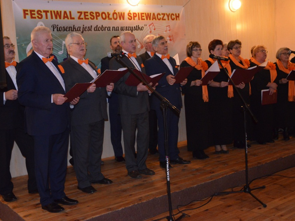 Festiwal Zespołów Śpiewaczych w Jeziorku [zdjęcia]