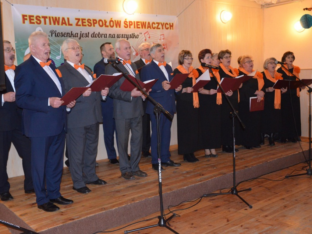 Festiwal Zespołów Śpiewaczych w Jeziorku [zdjęcia]