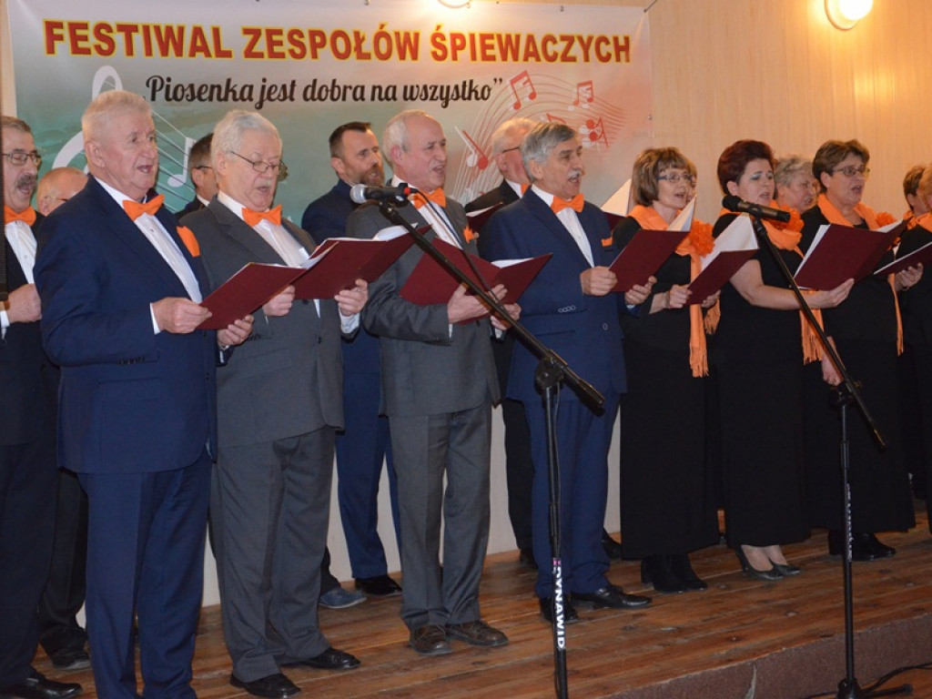 Festiwal Zespołów Śpiewaczych w Jeziorku [zdjęcia]