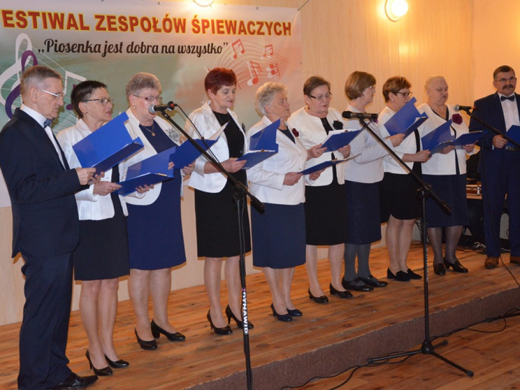 Festiwal Zespołów Śpiewaczych w Jeziorku [zdjęcia]