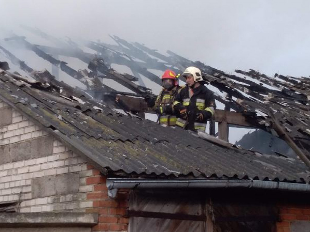 Pożar stodoły w Tydówce, na miejscu 10 zastępów straży