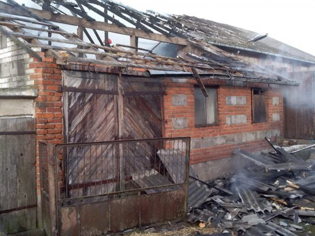 Pożar stodoły w Tydówce, na miejscu 10 zastępów straży