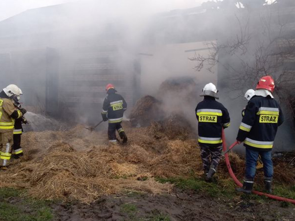 Pożar stodoły w Tydówce, na miejscu 10 zastępów straży