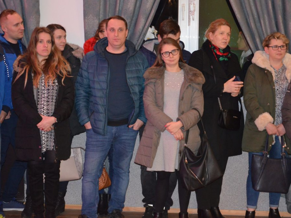 Studniówka łowickiego ZSP1 w sali w Klewkowie