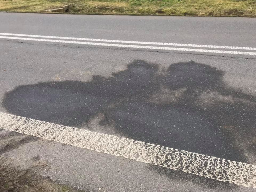 Uderzył w płot w Bełchowie i uciekł
