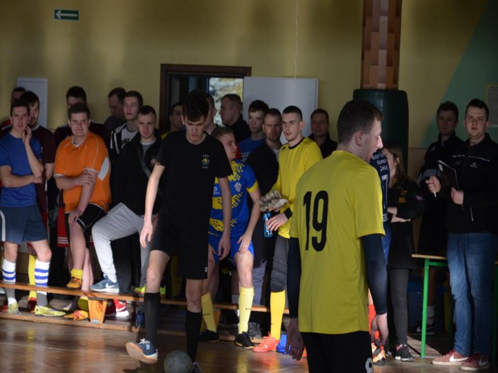 Strażacy dla strażaka - charytatywny turniej futsalu w Domaniewicach
