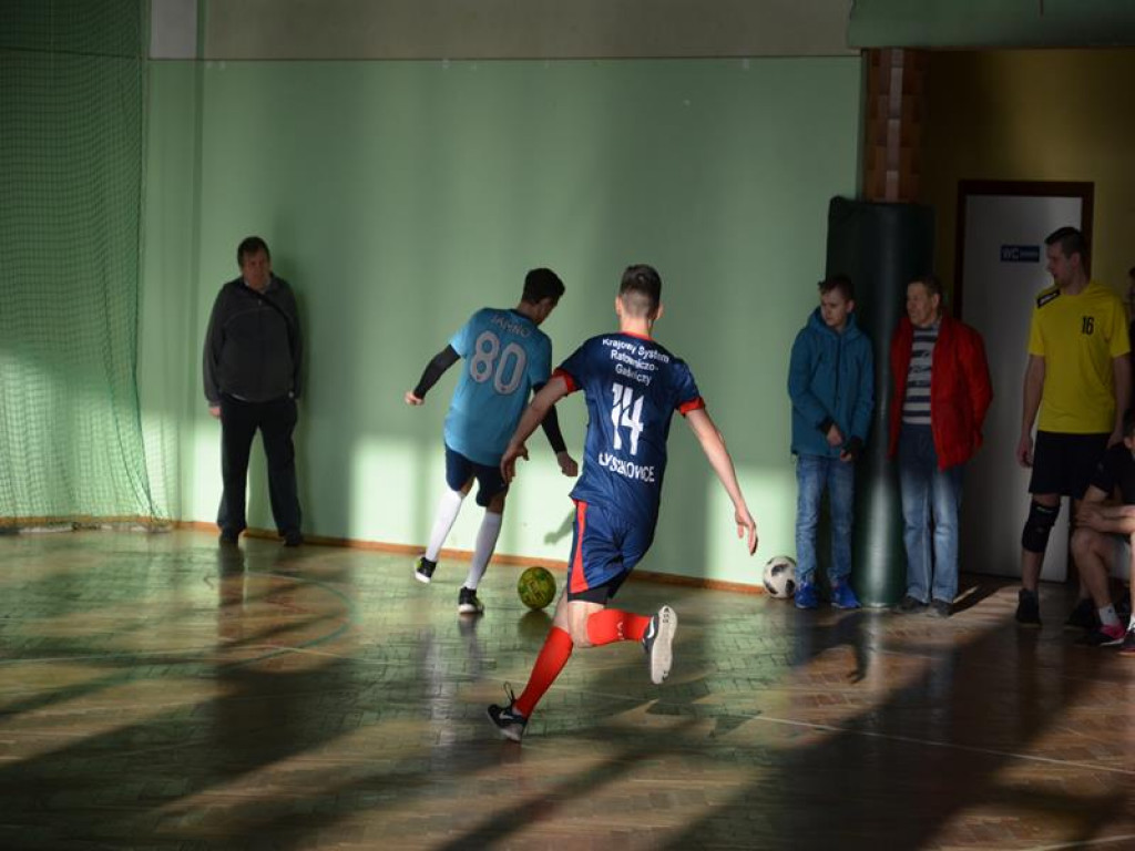 Strażacy dla strażaka - charytatywny turniej futsalu w Domaniewicach