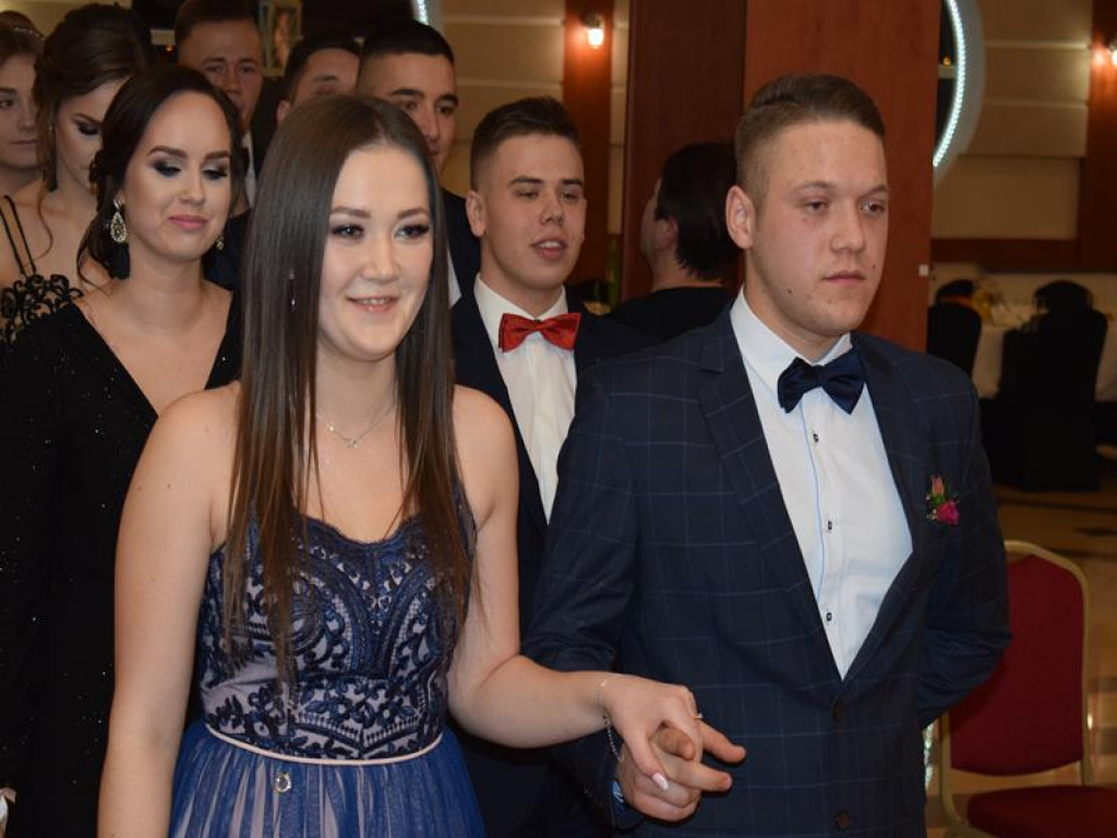 Studniówki szkół średnich z Bolimowa i Zduńskiej Dąbrowy [zdjęcia, filmy]