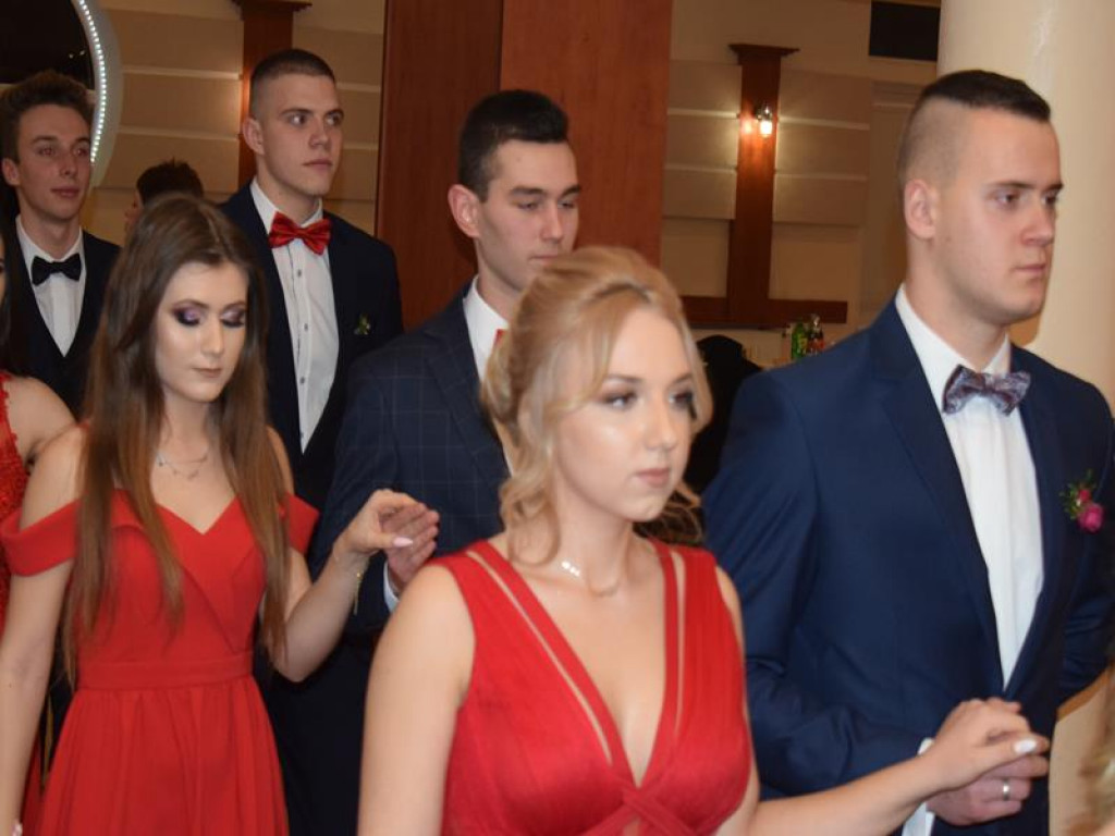 Studniówki szkół średnich z Bolimowa i Zduńskiej Dąbrowy [zdjęcia, filmy]