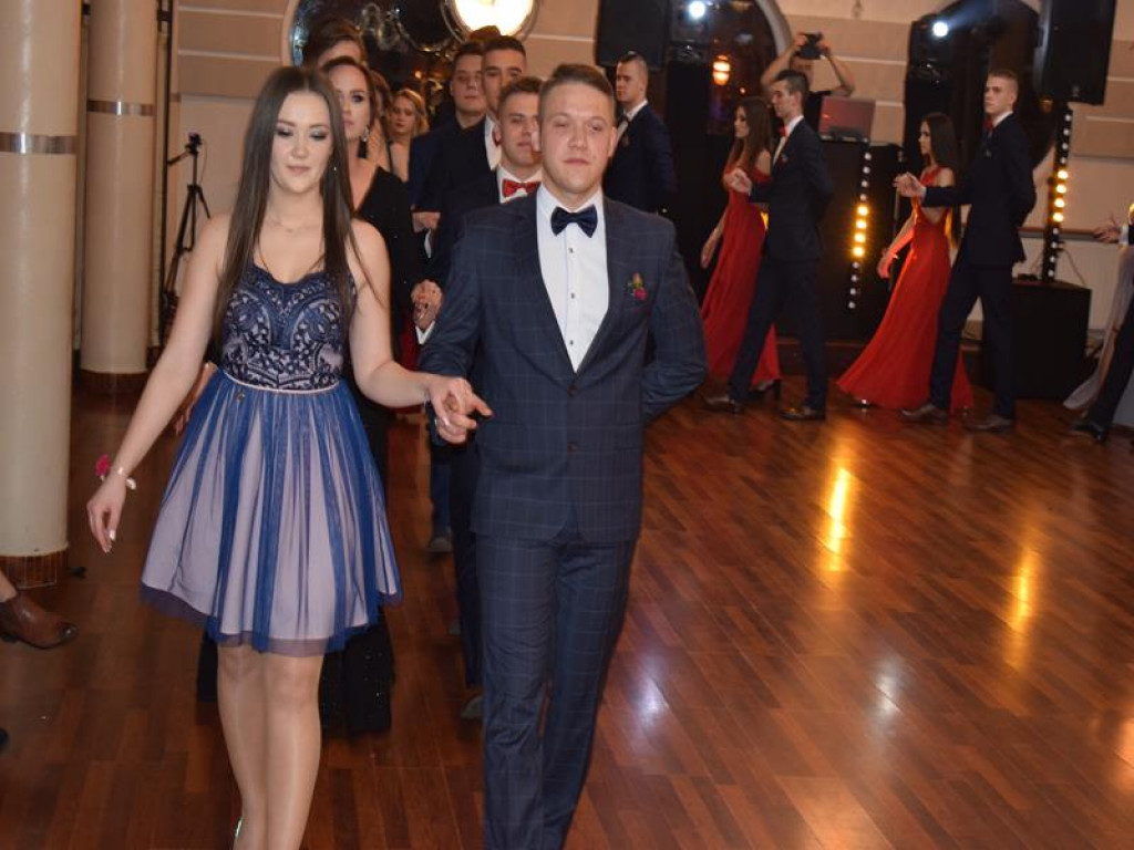 Studniówki szkół średnich z Bolimowa i Zduńskiej Dąbrowy [zdjęcia, filmy]