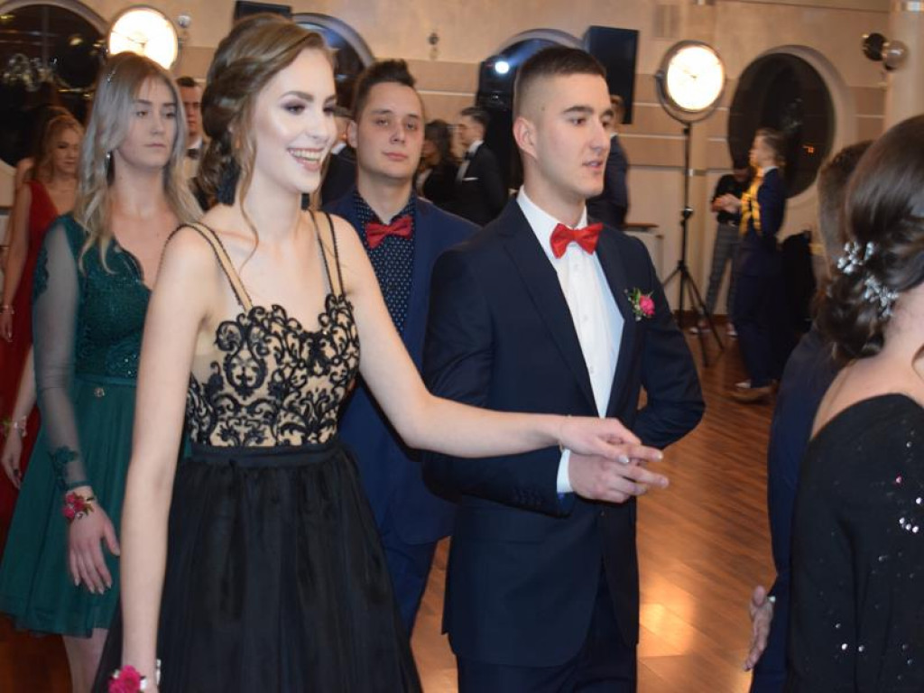 Studniówki szkół średnich z Bolimowa i Zduńskiej Dąbrowy [zdjęcia, filmy]
