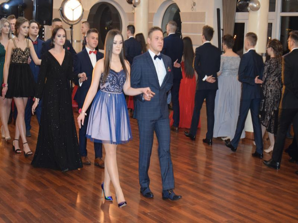 Studniówki szkół średnich z Bolimowa i Zduńskiej Dąbrowy [zdjęcia, filmy]