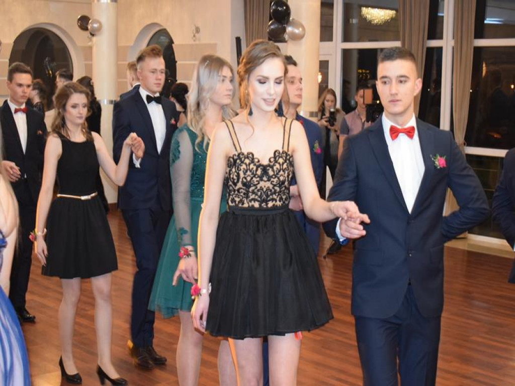 Studniówki szkół średnich z Bolimowa i Zduńskiej Dąbrowy [zdjęcia, filmy]