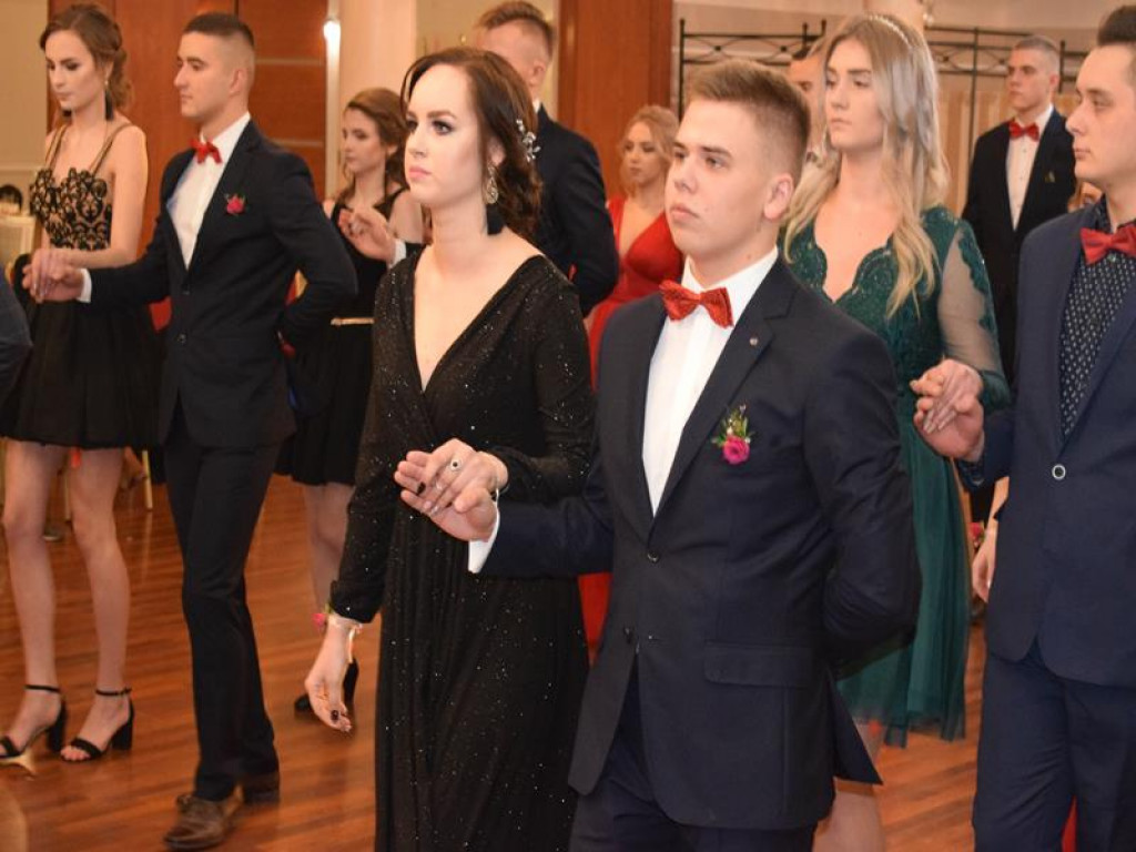 Studniówki szkół średnich z Bolimowa i Zduńskiej Dąbrowy [zdjęcia, filmy]