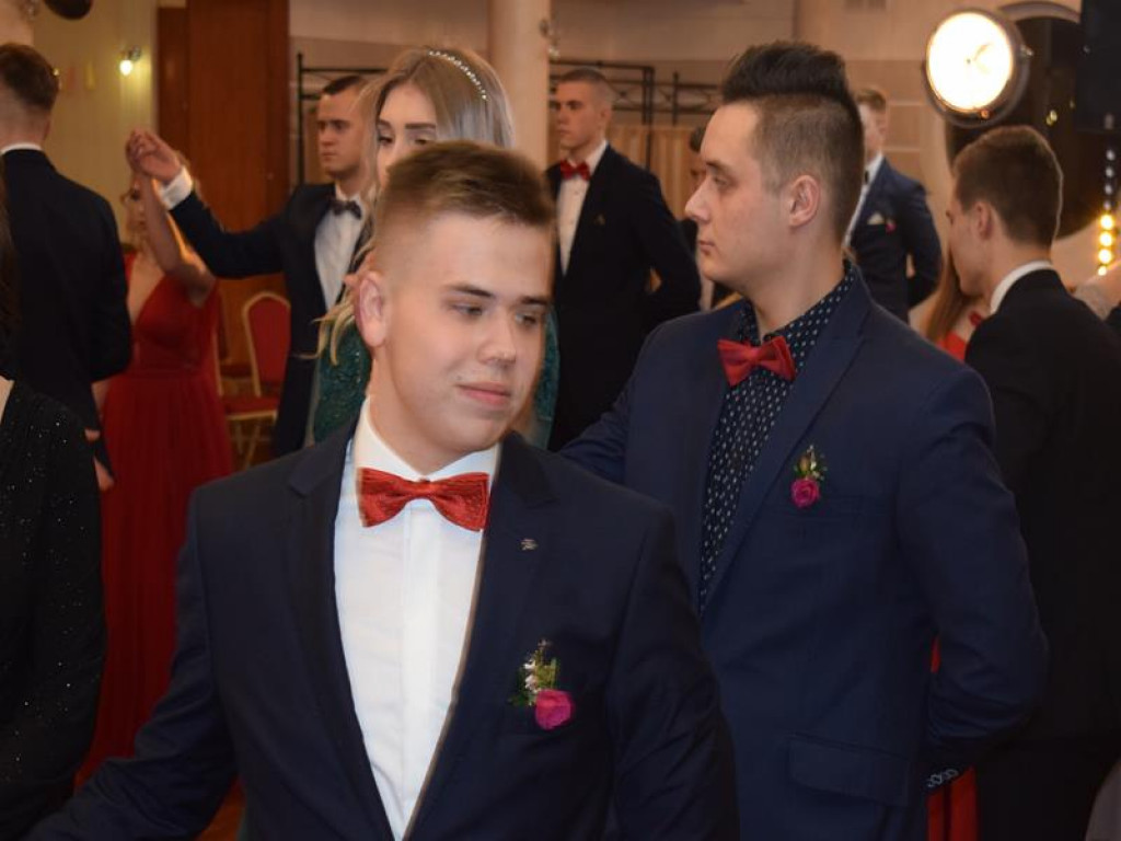 Studniówki szkół średnich z Bolimowa i Zduńskiej Dąbrowy [zdjęcia, filmy]