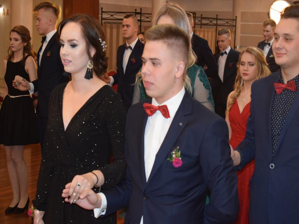 Studniówki szkół średnich z Bolimowa i Zduńskiej Dąbrowy [zdjęcia, filmy]