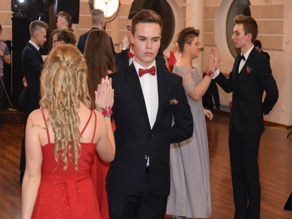 Studniówki szkół średnich z Bolimowa i Zduńskiej Dąbrowy [zdjęcia, filmy]