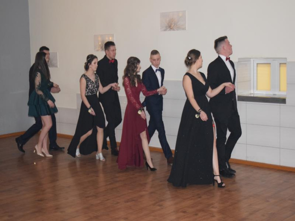 Studniówki szkół średnich z Bolimowa i Zduńskiej Dąbrowy [zdjęcia, filmy]