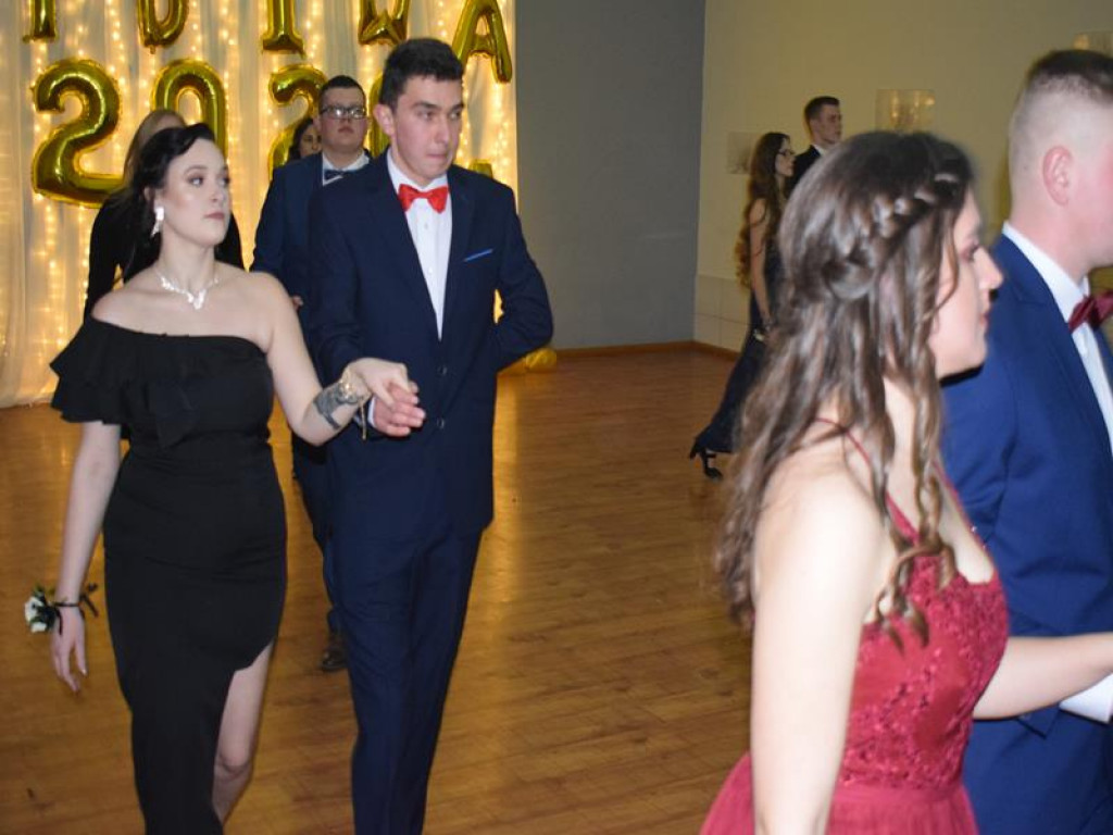 Studniówki szkół średnich z Bolimowa i Zduńskiej Dąbrowy [zdjęcia, filmy]