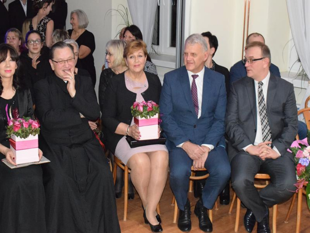 Studniówki szkół średnich z Bolimowa i Zduńskiej Dąbrowy [zdjęcia, filmy]