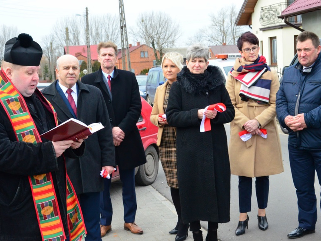 Wicie: Symboliczne przecięcie wstęgi na drogach gminnych i powiatowych
