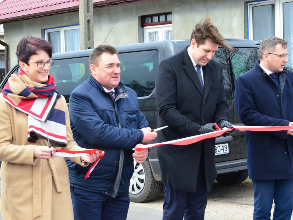 Wicie: Symboliczne przecięcie wstęgi na drogach gminnych i powiatowych
